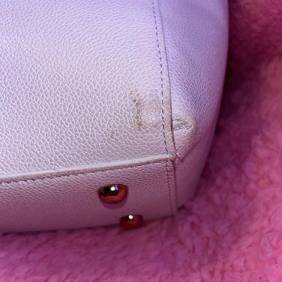 white purse with brown handle - Picture 4 of 9